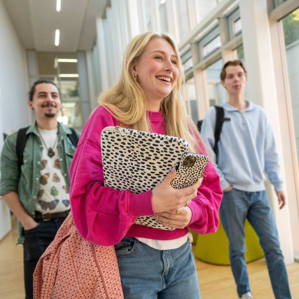 meisje twijfelt over studiekeuze