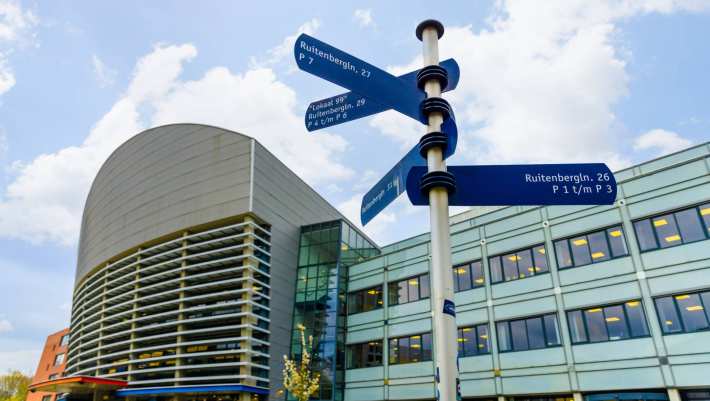 HAN Arnhem Campus showing the signs for each building to Ruitenberglaan 26,27,29 and 31.