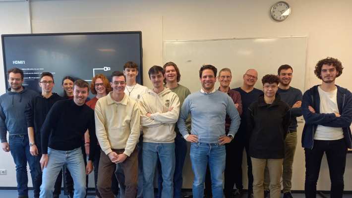 De eerste lichting studenten is gestart met de Transferminor Engineering Systems (TMES) aan de HAN University of Applied Sciences. Deze minor is speciaal ontwikkeld om bachelorstudenten uit het technische domein voor te bereiden op de Master Engineering Systems (MES). De TMES trekt studenten aan uit verschillende landen, waardoor je ook je interculturele vaardigheden kunt verbeteren.