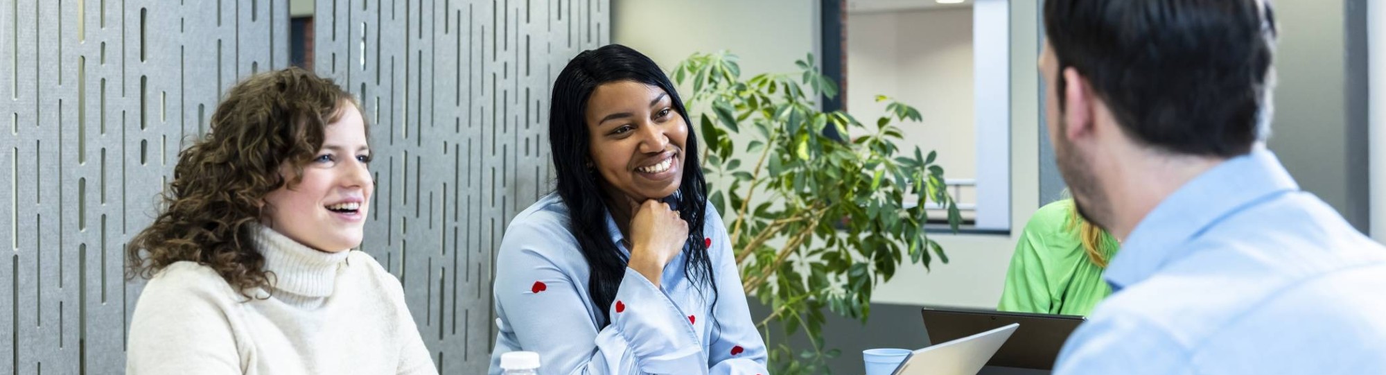 Studenten hbo-opleiding Accountancy in overleg