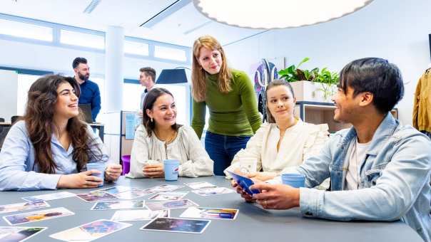 HAN studenten en docent Toegepaste Psychologie aan het werk in Nijmegen