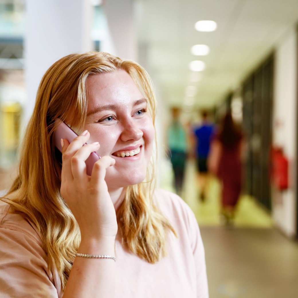 student vrouw bellen