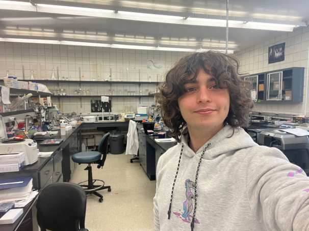 Chemistrystudent Bernardo Passos Ramos loopt stage in Californië