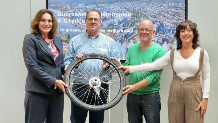 Nermina Kundic, Gerrit Averesch, Hans Schreuder, Monique Verhoef op symposium Kenniscentrum Fiets van de HAN