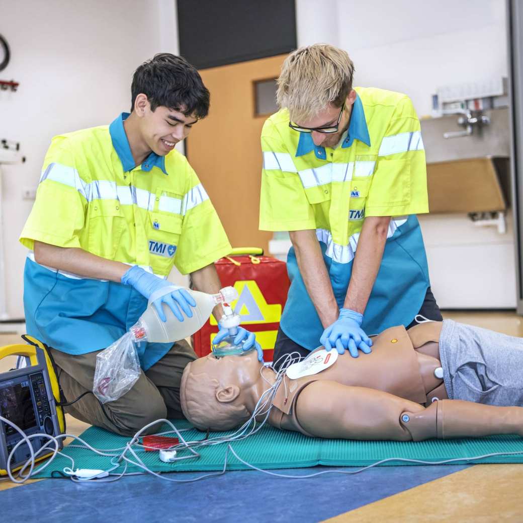 Studenten MHV oefenen reanimatie