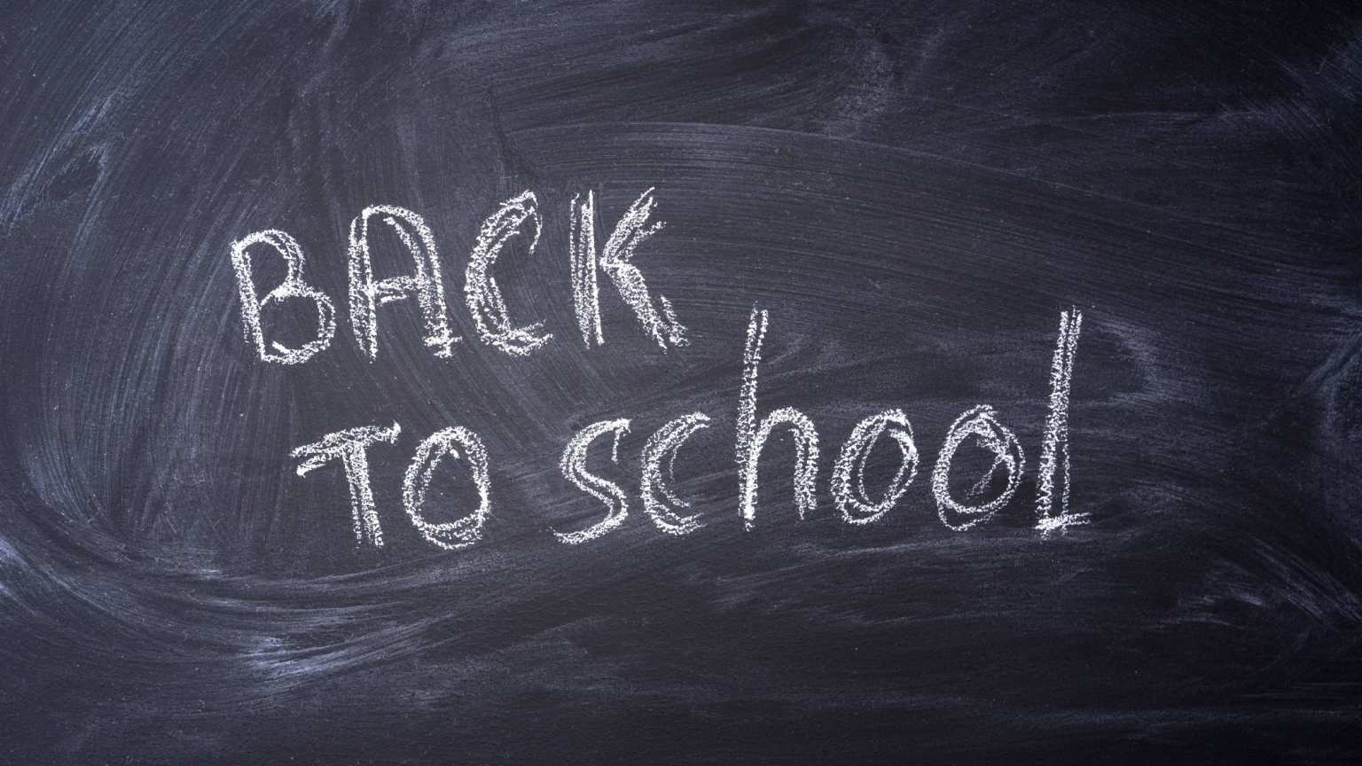 Schoolbord met tekst "Back to school"