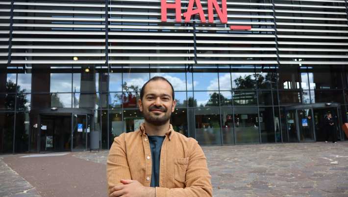 Erkan Yalcin poseert voor de HAN