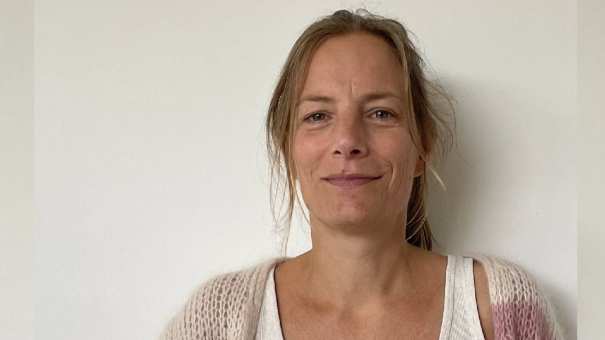 Portret van Saskia de Leeuw (OOK Services) in 2:1 formaat