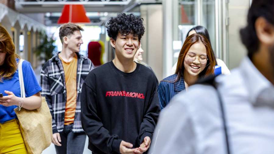 Studenten in International School of Business Basecamp