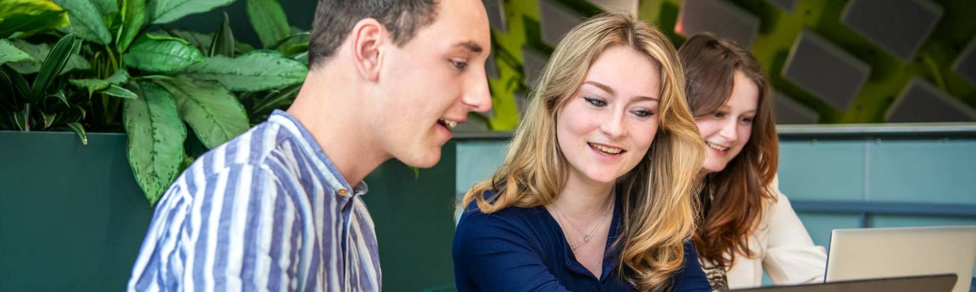 Commerciële Economie studenten aan het werk