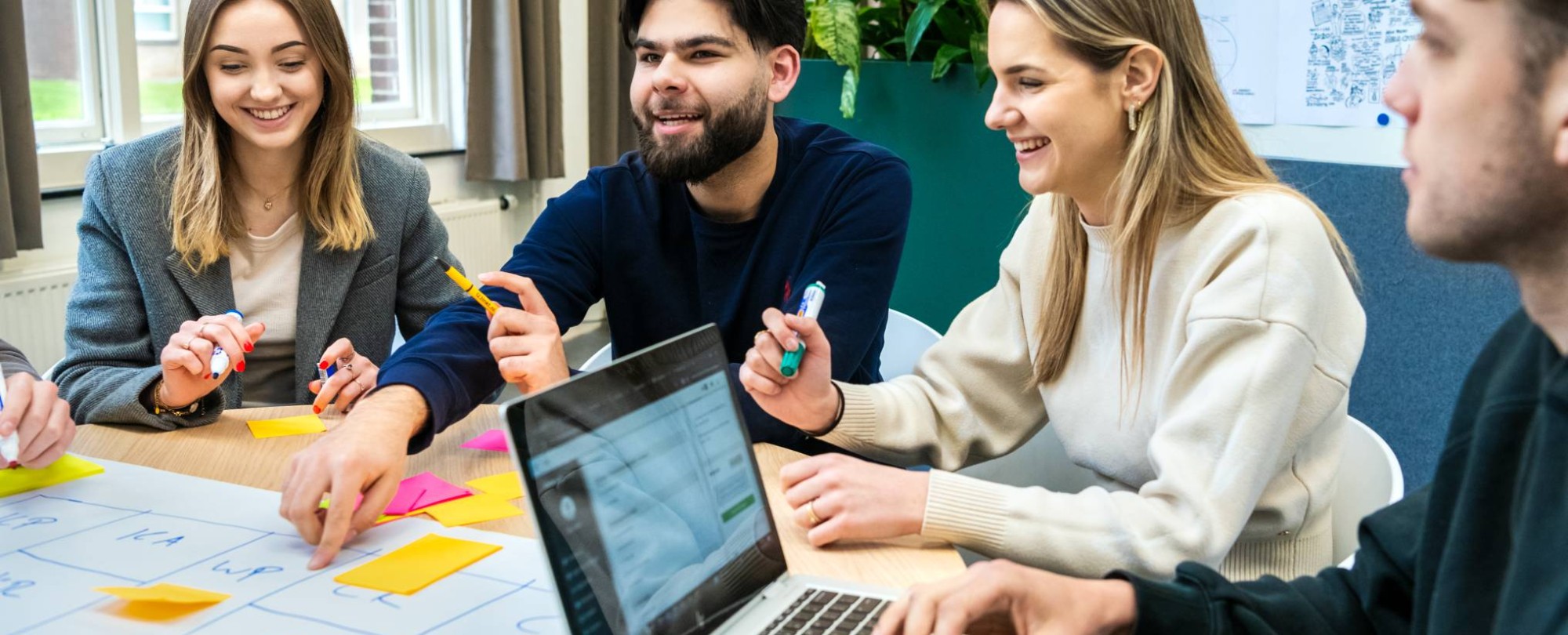 Ondernemerschap en Retail Management studenten in les