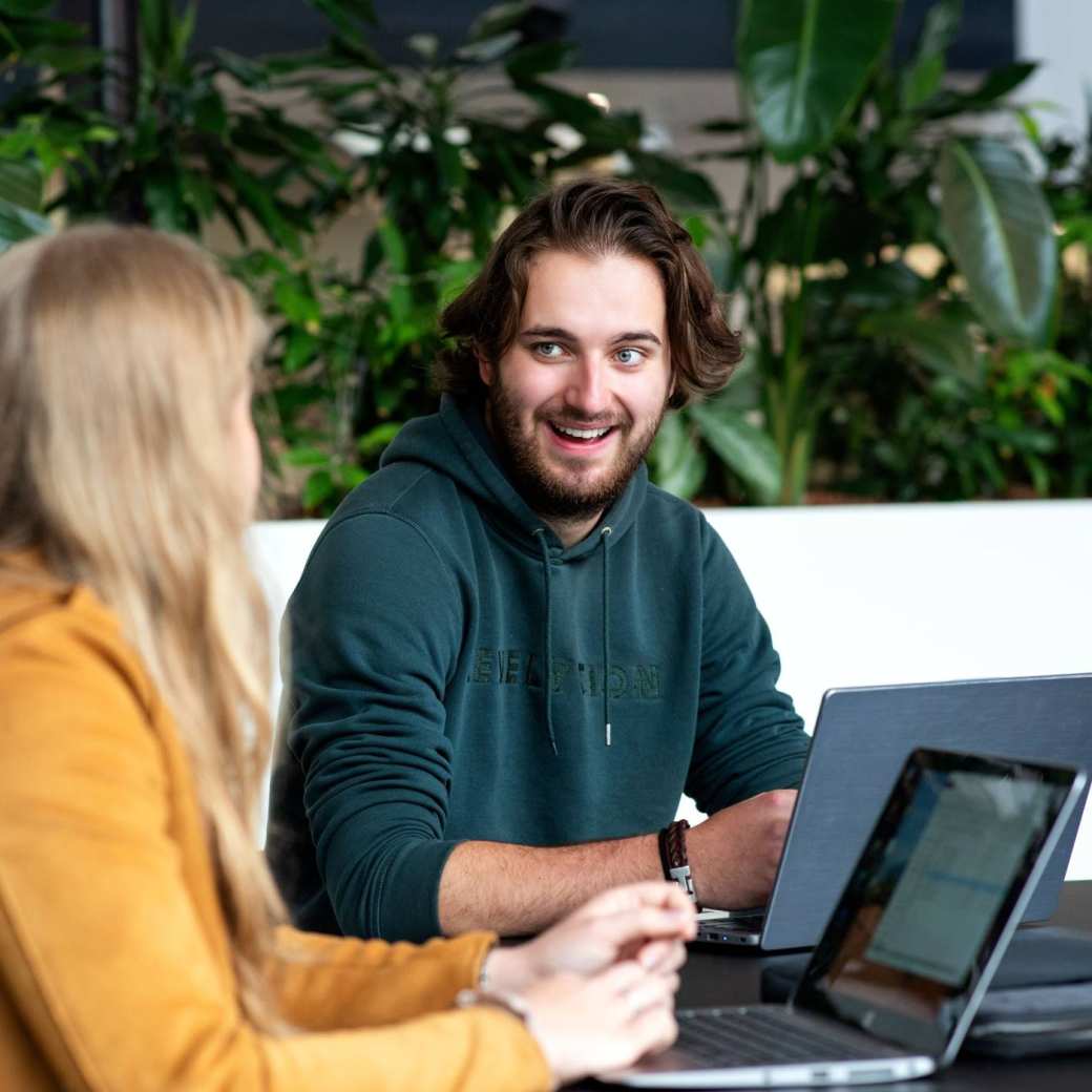 Kapittelweg 33 Nijmegen Ergotherapie studeren hbo opleiding studenten samen laptop