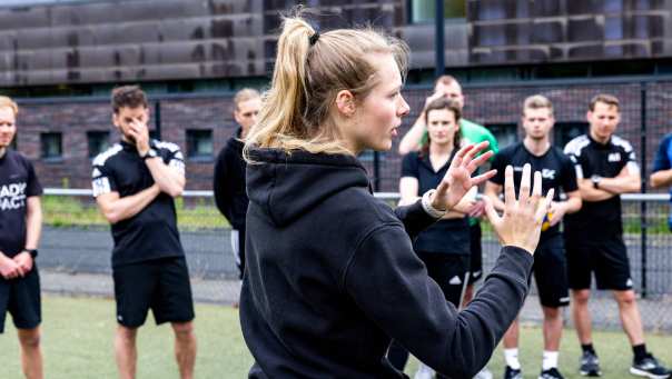 studenten alo deeltijd op sportveld Papendal