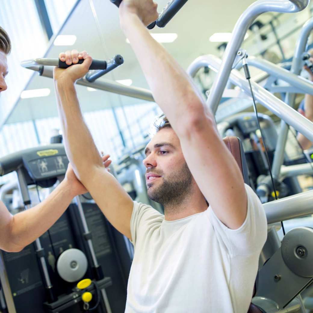 Fysiotherapie seneca studenten begeleiding bij oefeningen/sport