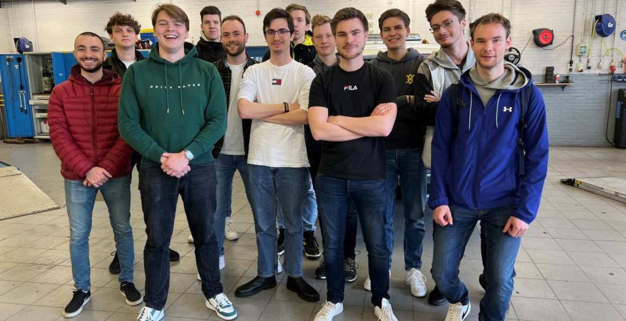 Studenten van HAN Automotive hebben in samenwerking met Politie Nederland baanbrekend onderzoek gedaan naar het gedrag van politievoertuigen. Door het gebruik van feiten, statistieken en data kunnen politieorganisaties in de toekomst betere beslissingen maken over de aanschaf en het onderhoud van hun wagenpark.