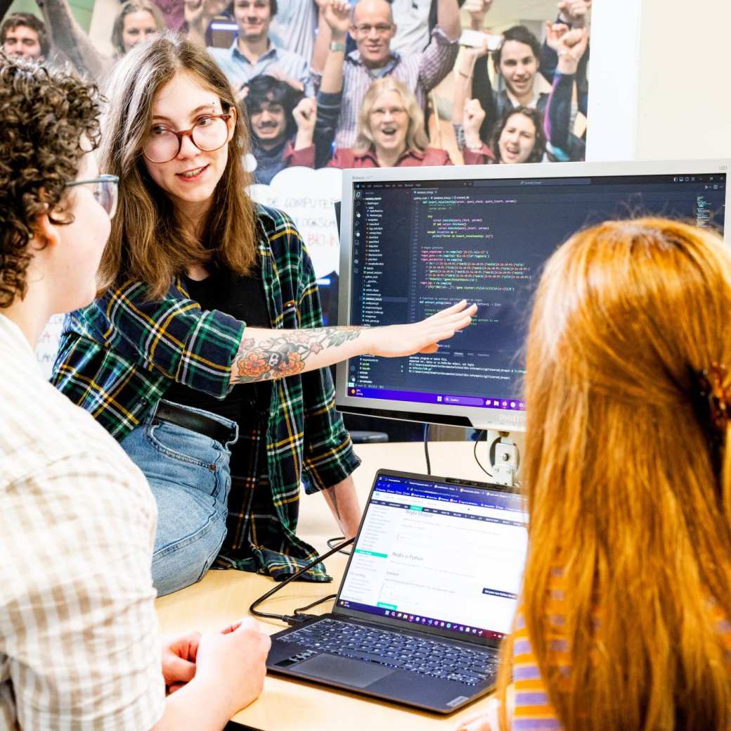 bio-informatica studenten achter de computer