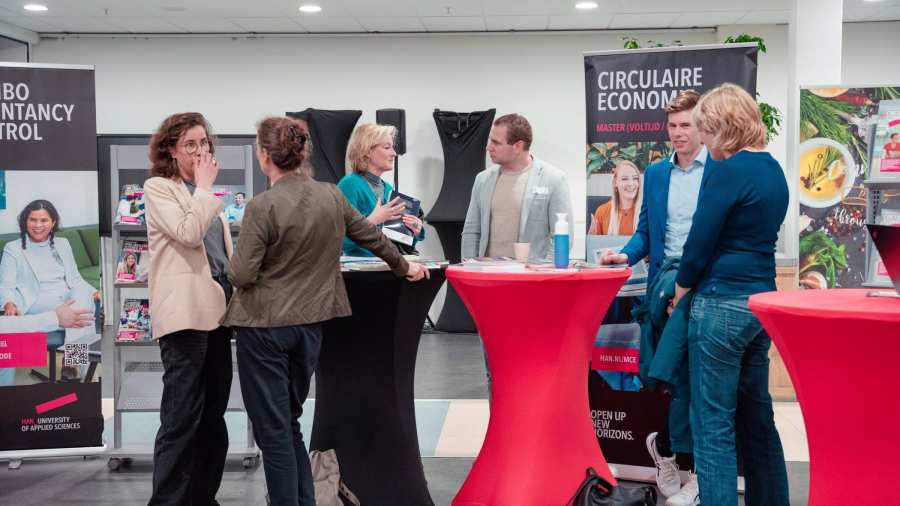 Foto's Open Avond maart voor de deeltijd studies. De sfeer op de HAN in Arnhem. 
