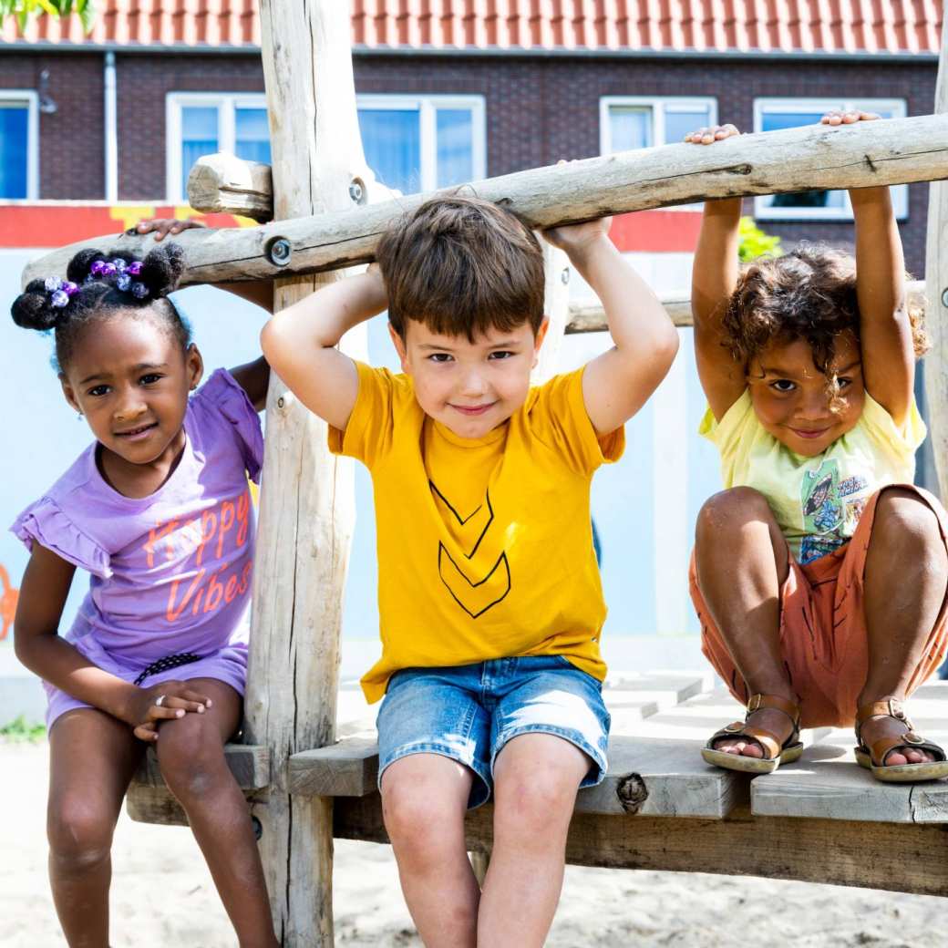 Kinderopvang kind met blokken