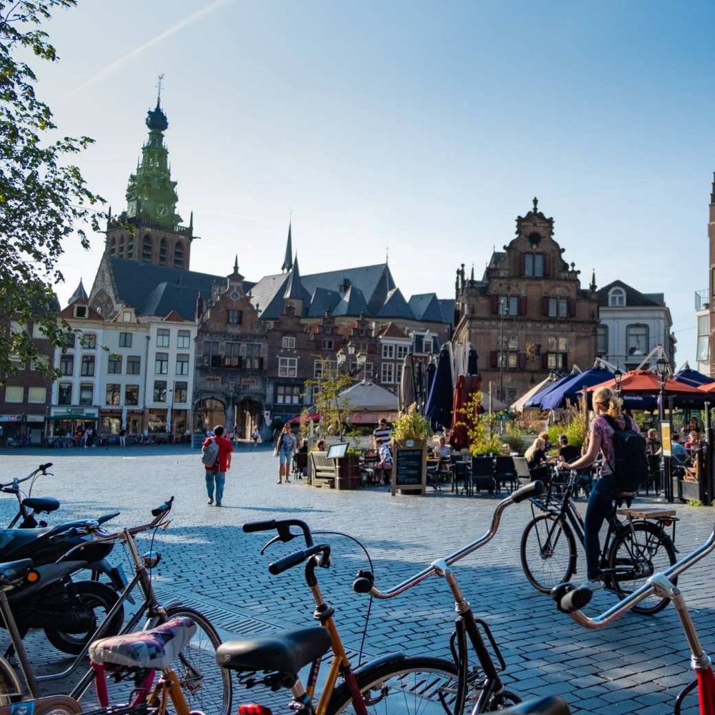 Nijmegen Grote Markt met fietsen