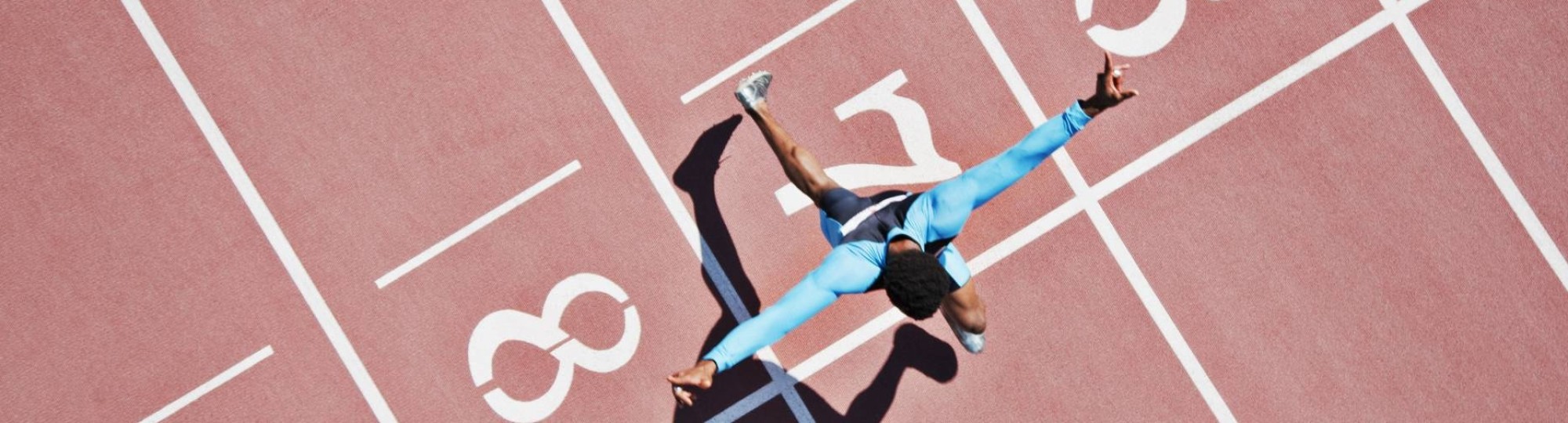 De finish over op een atletiekbaan