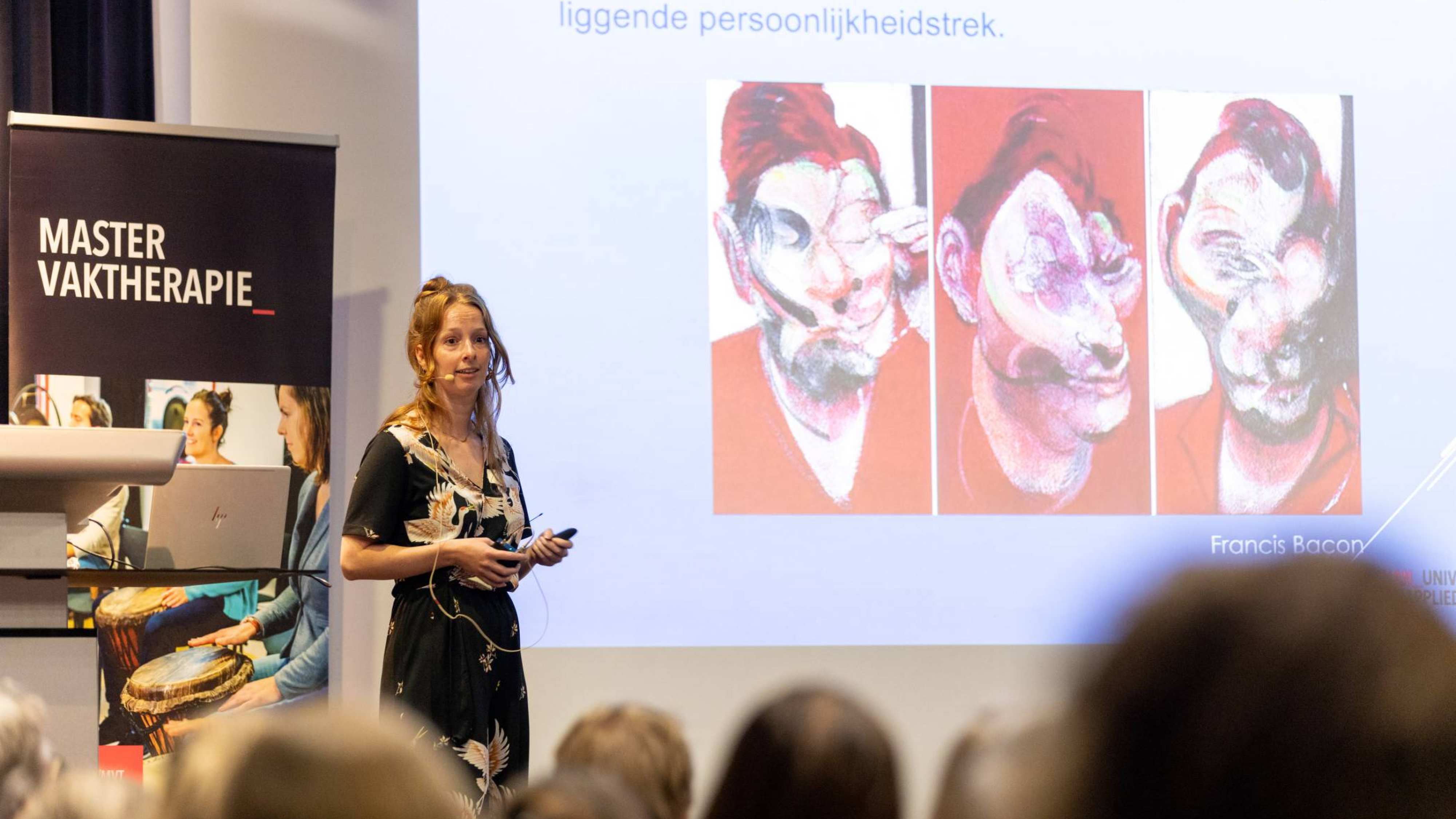 Junior onderzoeker Jackie Heijman geeft een lezing op het symposium move on up van de master vaktherapie en het lectoraat vaktherapie bij persoonlijkheidsstoornissen