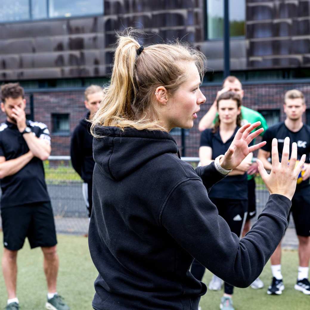 studenten alo deeltijd op sportveld Papendal