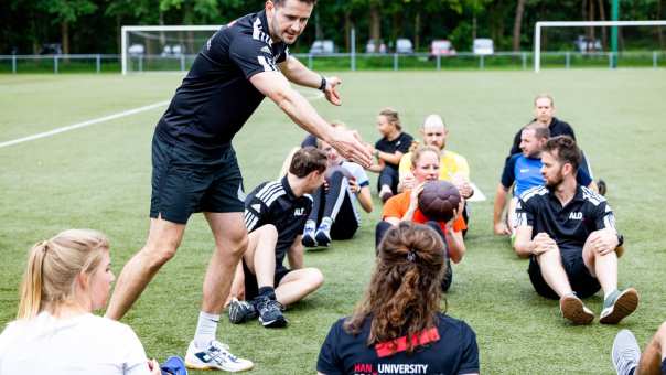 studenten alo deeltijd op sportveld Papendal