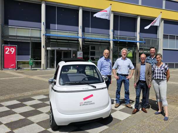 De Microlino is afgeleverd en is een van de microcars van de HAN. De Microlino wordt ingezet voor onderzoek door het LEV Kenniscentrum in samenwerking met Health City Lab. Beide zijn onderdeel van respectievelijk Lectoraat Automotive Research en Lectoraat Logistiek en Allianties van de HAN.