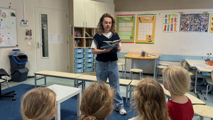 Freek Wouters voor de klas. Startkracht