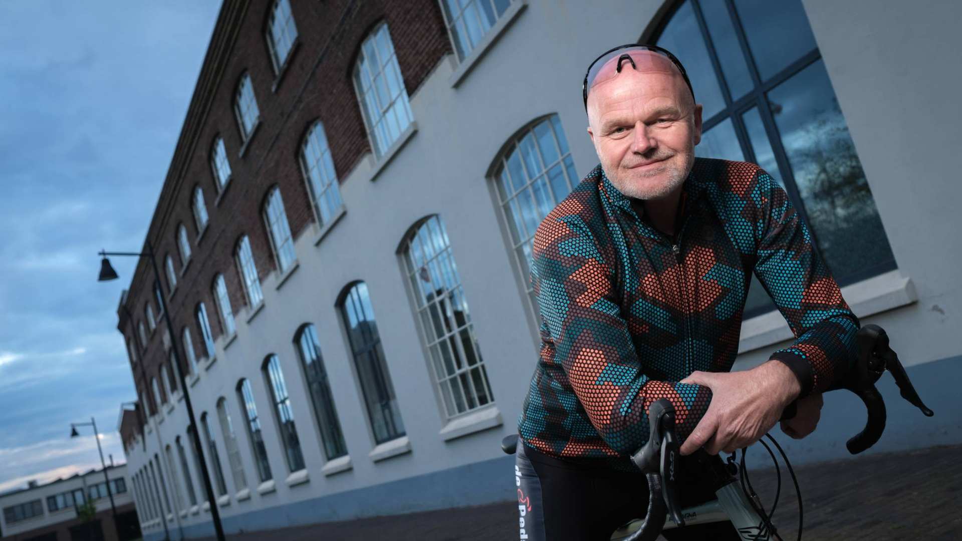 Marcel Rekers met fiets. Eénmalig te gebruiken ivm nieuwsbericht han.nl