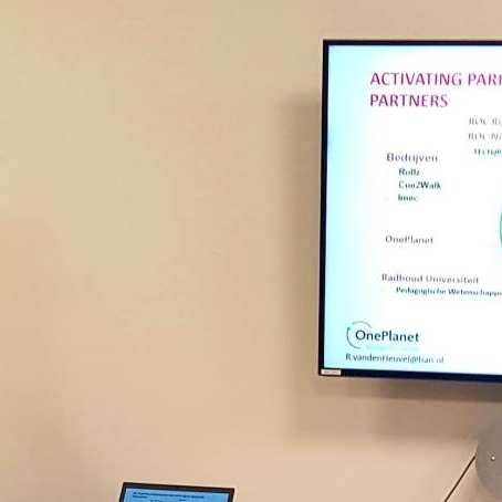HAN-docent Rudie van den Heuvel legt het OpenEd-project Activating Parkinson Patients with Sensor (APPS) uit 