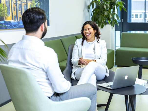 Foto van post-hbo-studenten van de financiële HAN-opleidingen (Academie Financieel Economisch Management)