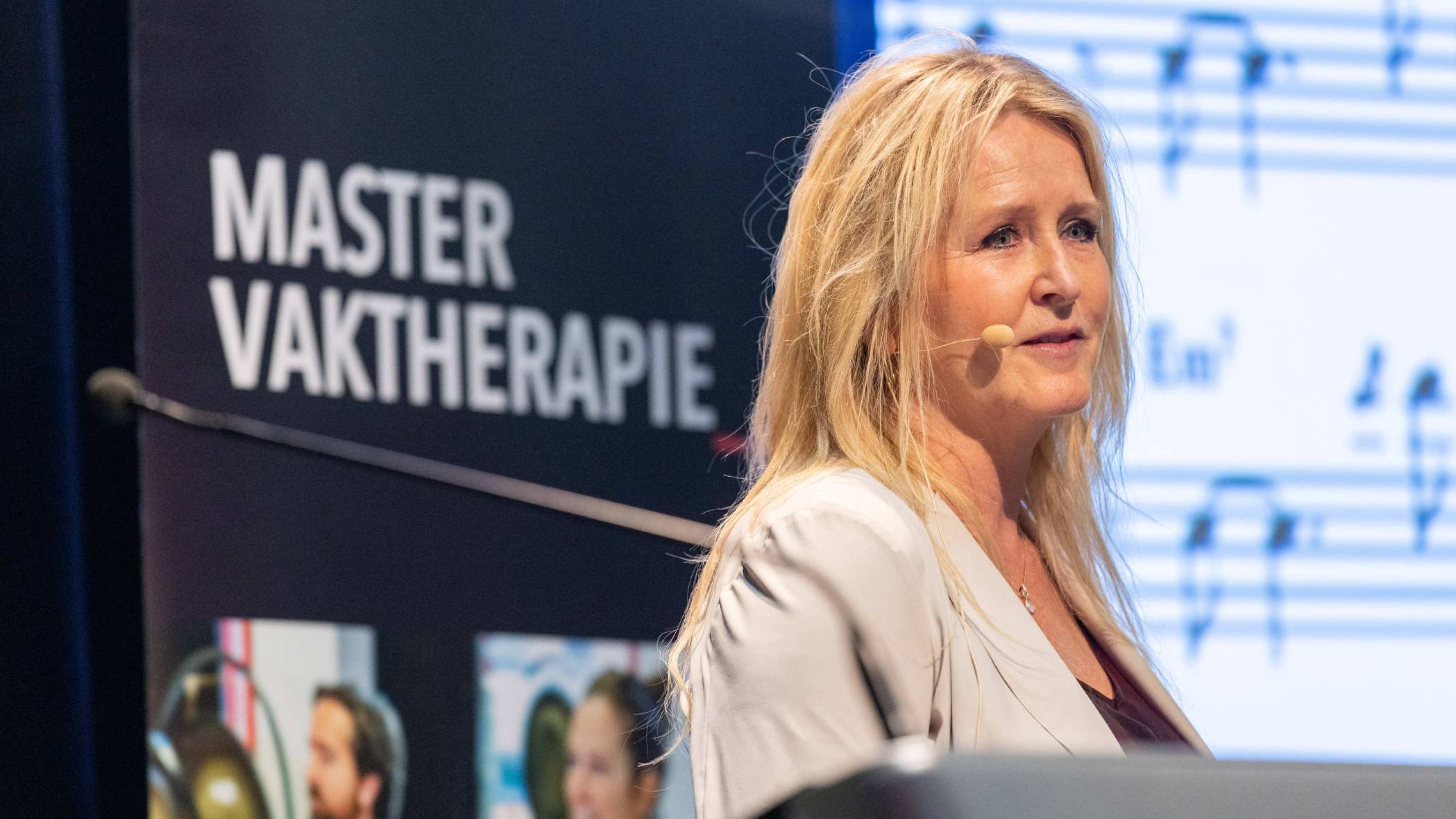 Hoogleraar Suzanne Haeyen geeft een lezing op het symposium move on up van de master vaktherapie en het lectoraat vaktherapie bij persoonlijkheidsstoornissen