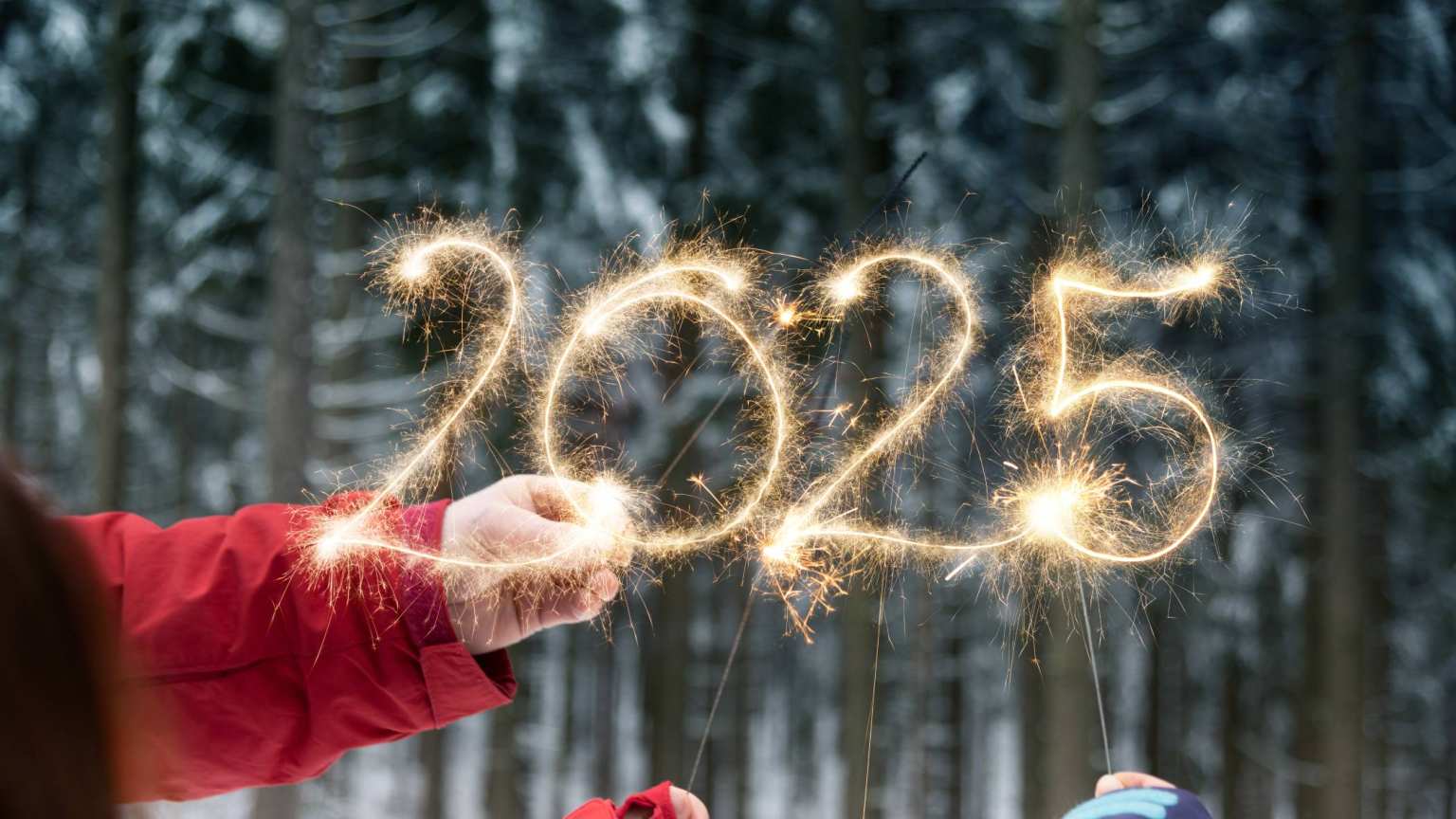 sterretjes (vuurwerk) die de cijfers 2025 schrijven