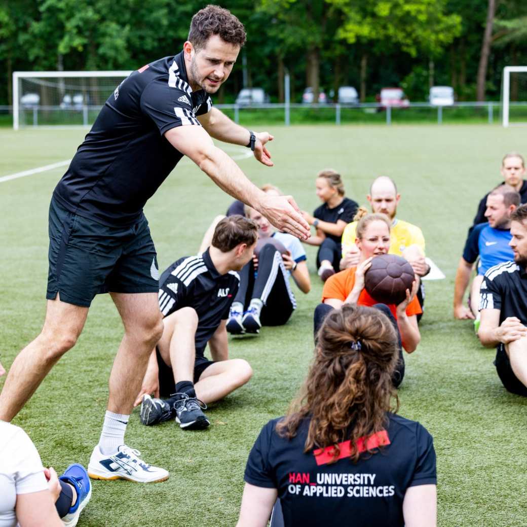 studenten alo deeltijd op sportveld Papendal