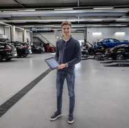 Sem Eelderink studeert aan de HAN in Arnhem. Hij heeft een passie voor auto's die verder gaat dan een hobby. Zijn liefde voor BMW is zo groot dat hij er zijn studie en carrière aan heeft gewijd.