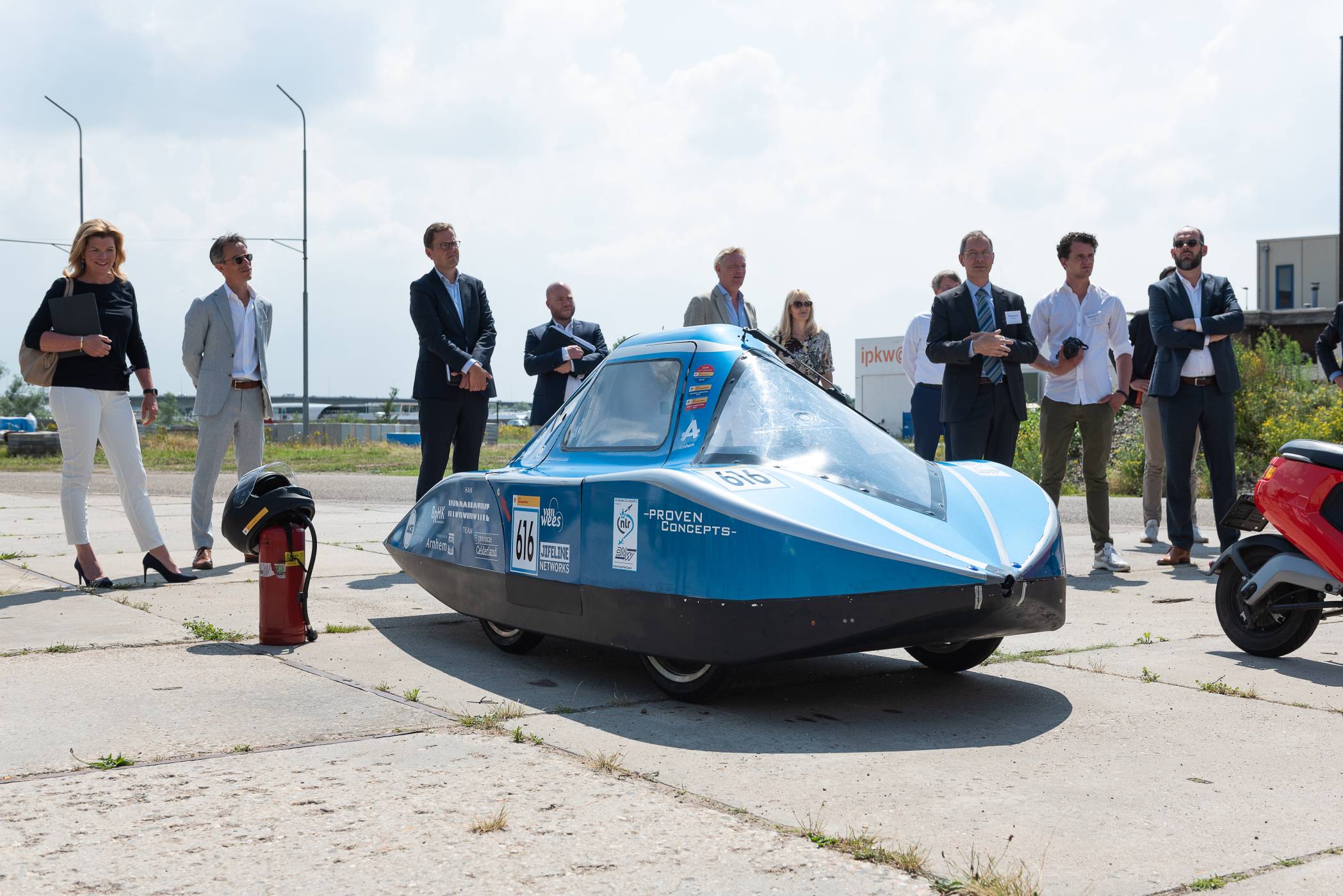 De waterstofauto bij het waterstoflab.