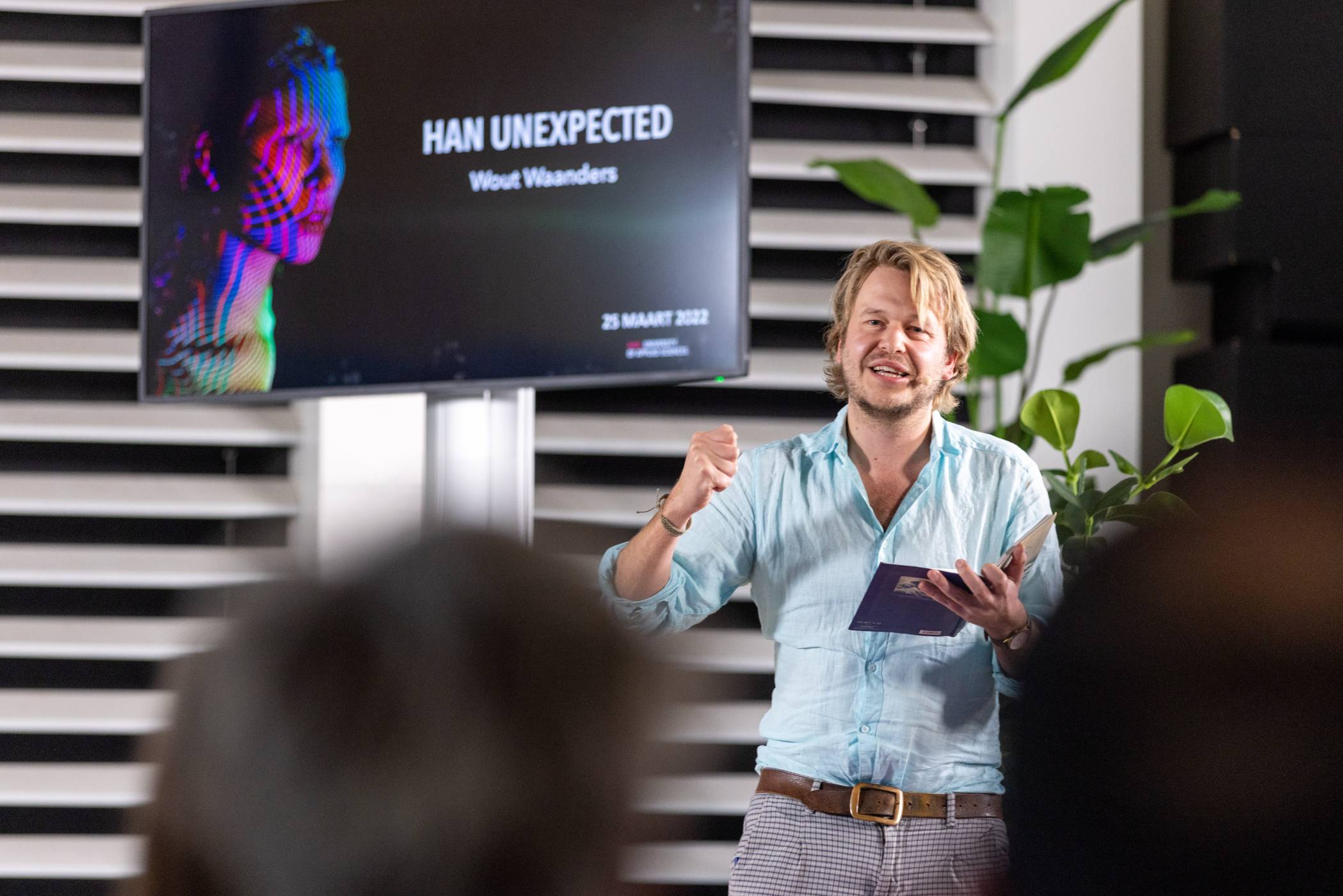 Wout Waanders tijdens de wrap up van HAN Unexpected slim schoon sociaal