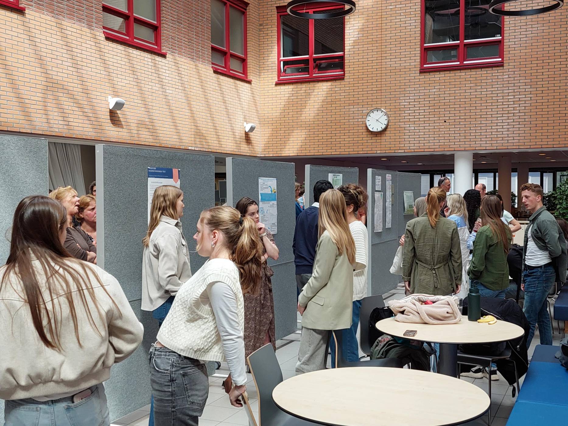 Studenten presenteren hun onderzoek